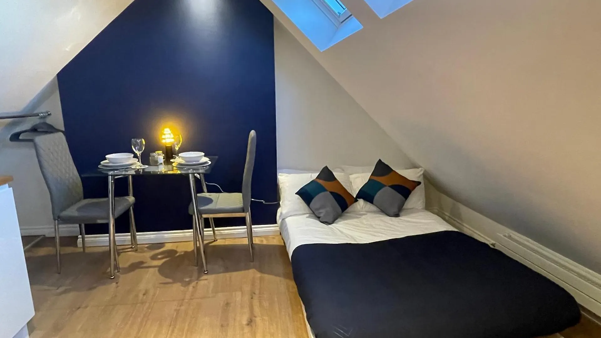 Loft Studio In Central City Location Near Station - Cambridge Homehost